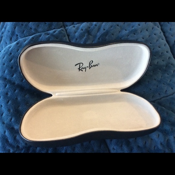 Ray-Ban glasses with case. - Picture 6 of 8
